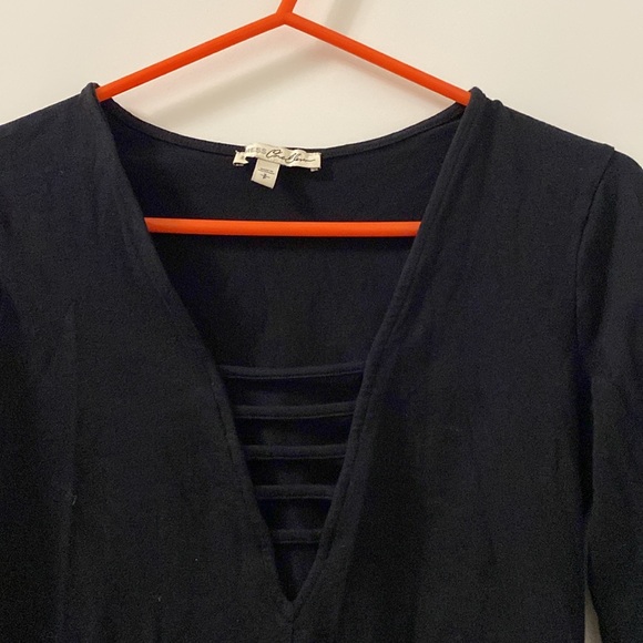 Express V line bodysuit - Picture 2 of 5